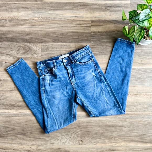 Stradivarius Regular High Waist Distressed Light Blue Wash Skinny Jeans – Size 6 - Picture 8 of 10